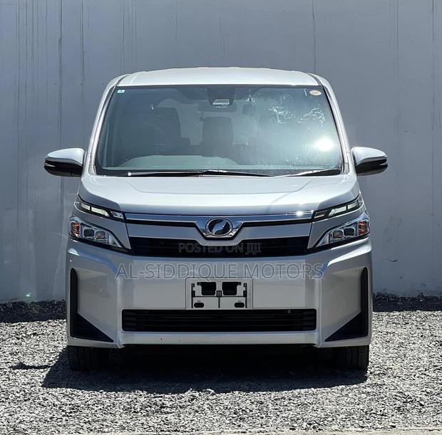Toyota Voxy 2019 Silver