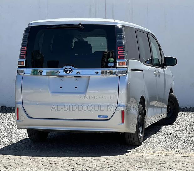 Toyota Voxy 2019 Silver