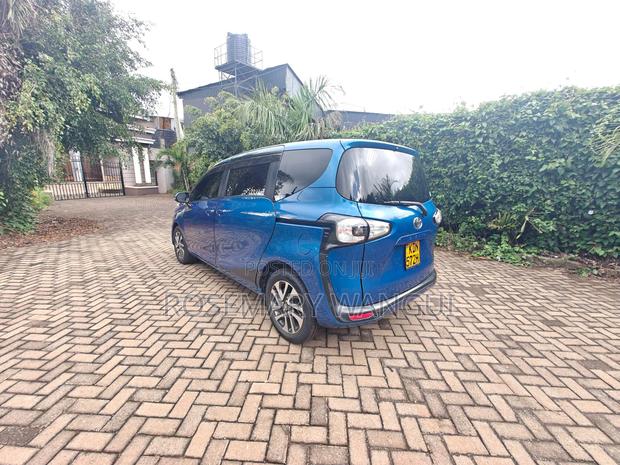Toyota Sienta 2016 Blue