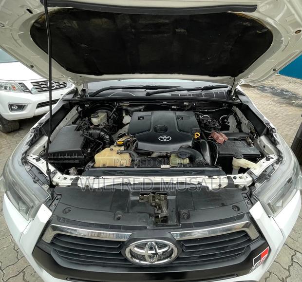 Toyota Hilux 2016 White
