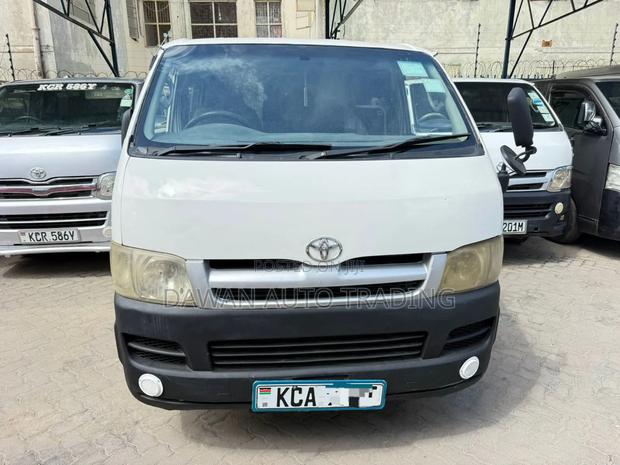 Toyota HiAce 2006 White