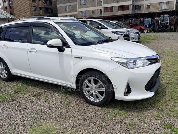 Toyota Corolla Fielder 1.5 Hybrid FWD 2018 Pearl