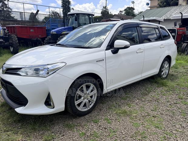 Toyota Corolla Fielder 1.5 Hybrid FWD 2018 Pearl