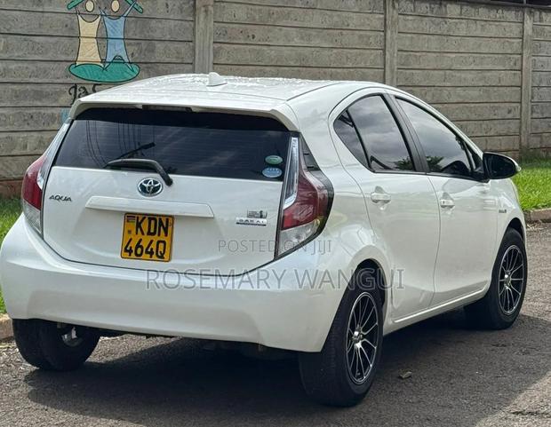 Toyota Aqua 2016 White