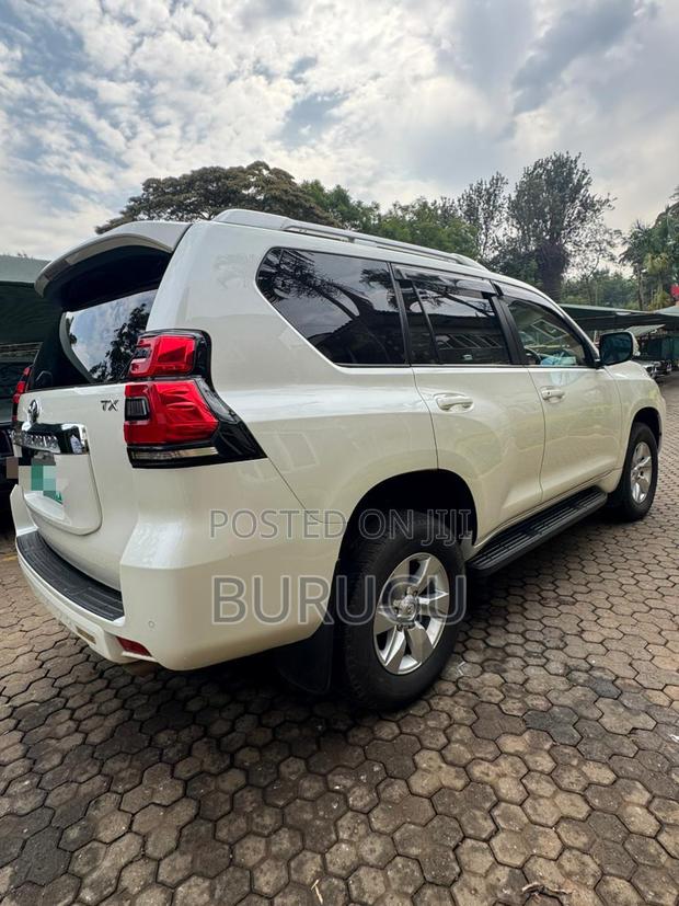 Toyota Land Cruiser Prado 2019 White