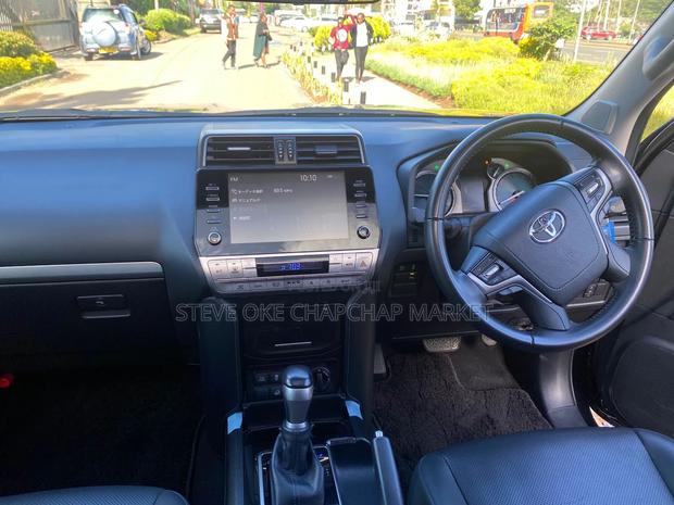 Toyota Land Cruiser Prado 2.8 2022 Black