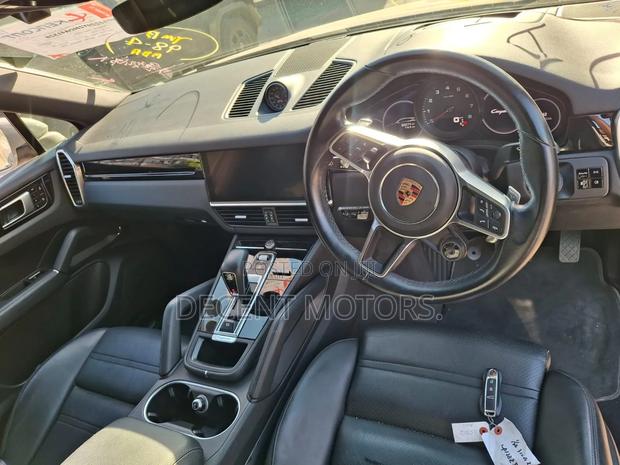 Porsche Cayenne Base AWD 2020 Off white