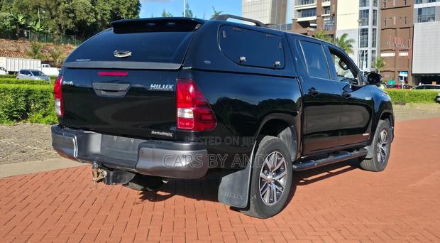 Toyota Hilux 2019 Black