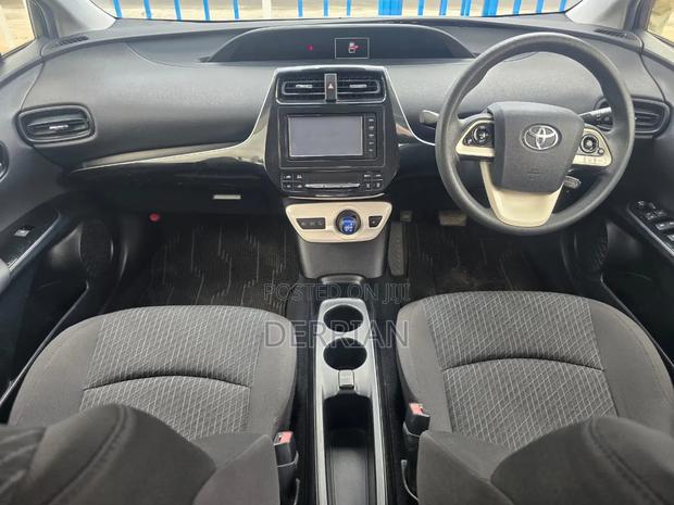 Toyota Prius 2018 Silver