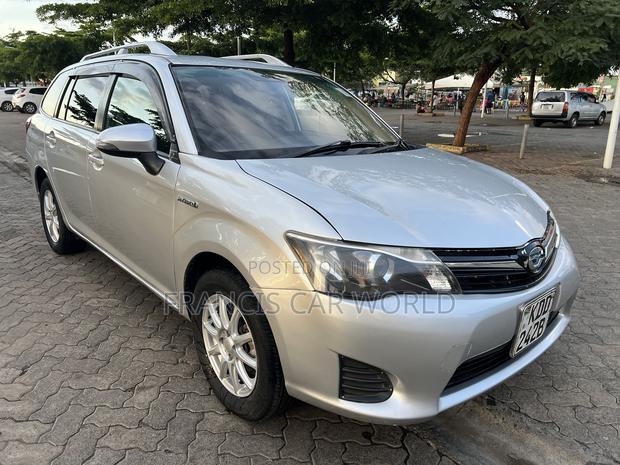 Toyota Corolla Fielder 2014 Silver