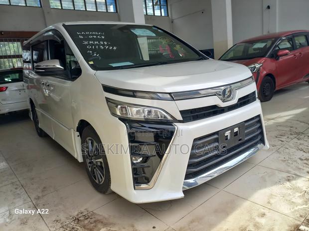Toyota Voxy 2019 White