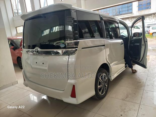 Toyota Voxy 2019 White