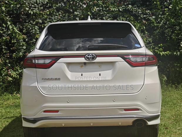 Toyota Harrier 2.0 Turbo 2019 White