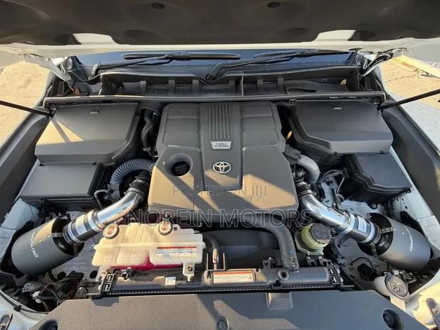 Toyota Land Cruiser Prado 2023