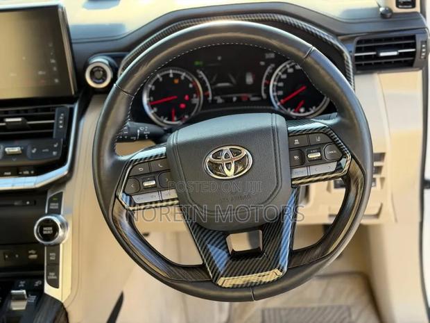 Toyota Land Cruiser Prado 2023