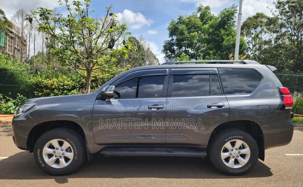 Toyota Land Cruiser Prado 2010 Gray