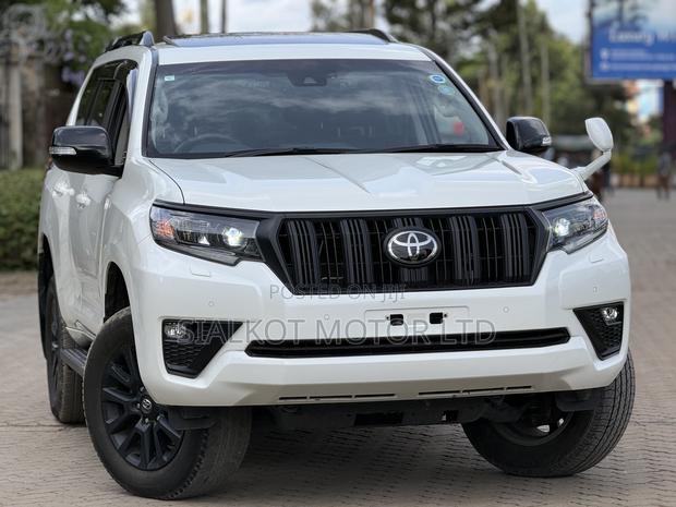 Toyota Land Cruiser Prado 2.7 2023 White