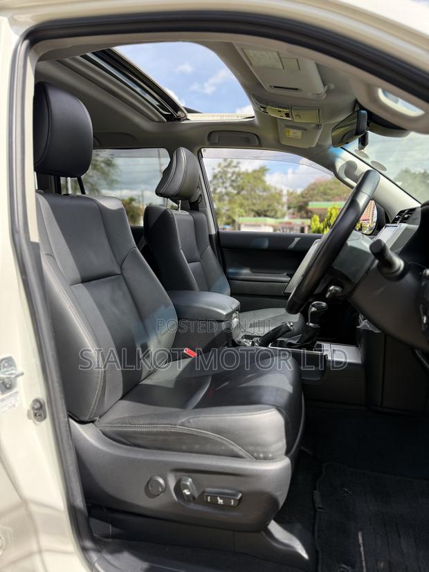 Toyota Land Cruiser Prado 2.7 2023 White