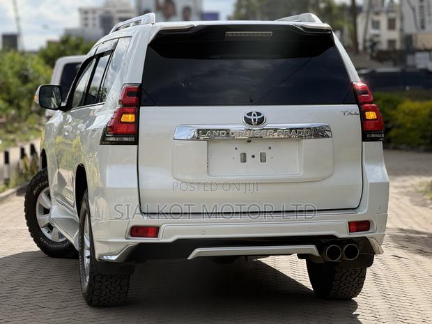 Toyota Land Cruiser Prado 2.7 2019 White