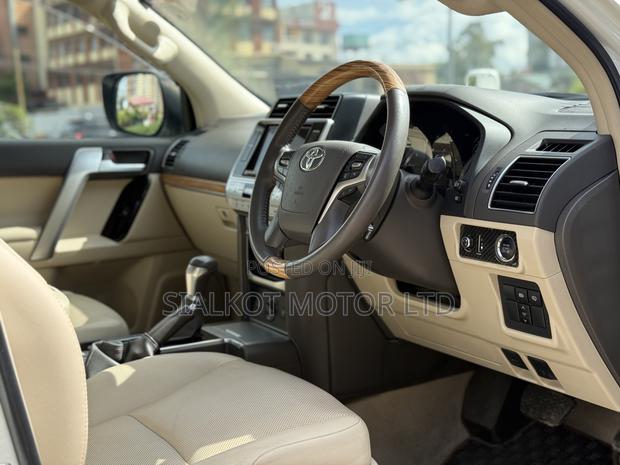 Toyota Land Cruiser Prado 2.7 2019 White