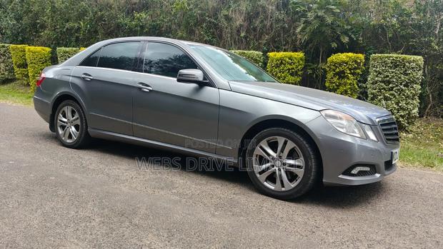 Mercedes-Benz E200 2010 Gray
