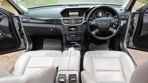 Mercedes-Benz E200 2010 Gray