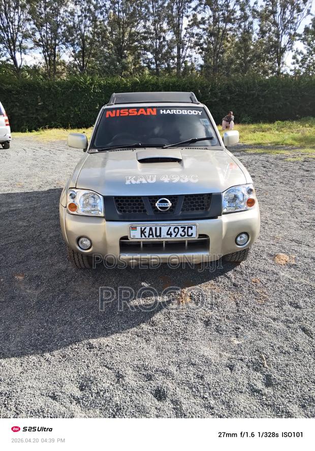 Nissan Hardbody 2000i 2006 Gold
