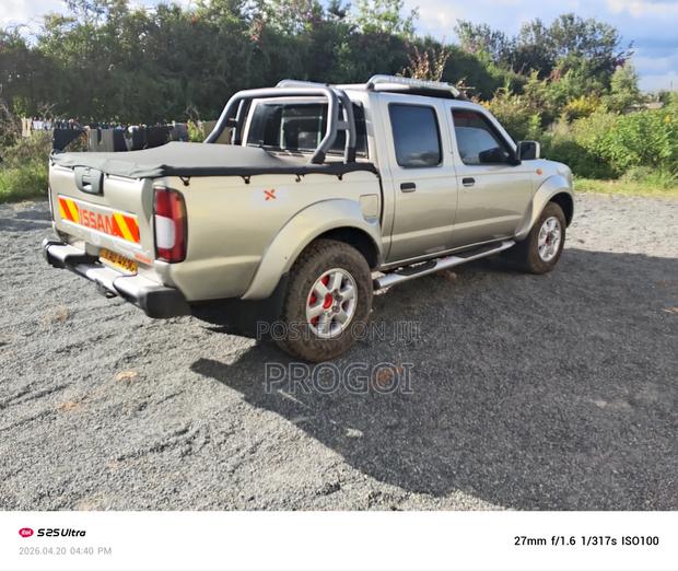 Nissan Hardbody 2000i 2006 Gold