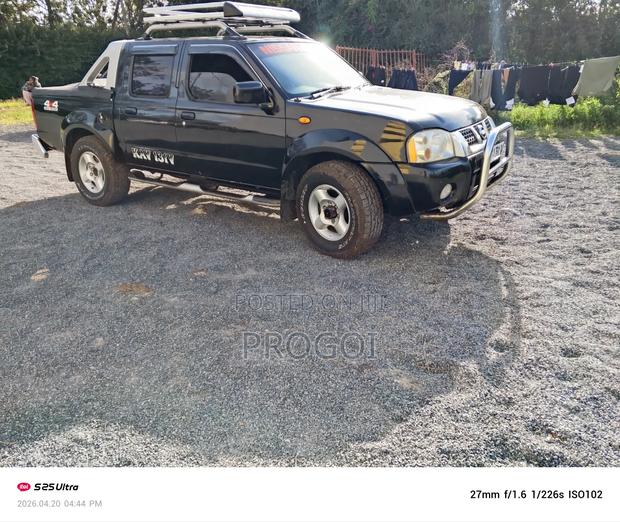 Nissan Hardbody 2009 Black