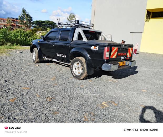 Nissan Hardbody 2009 Black