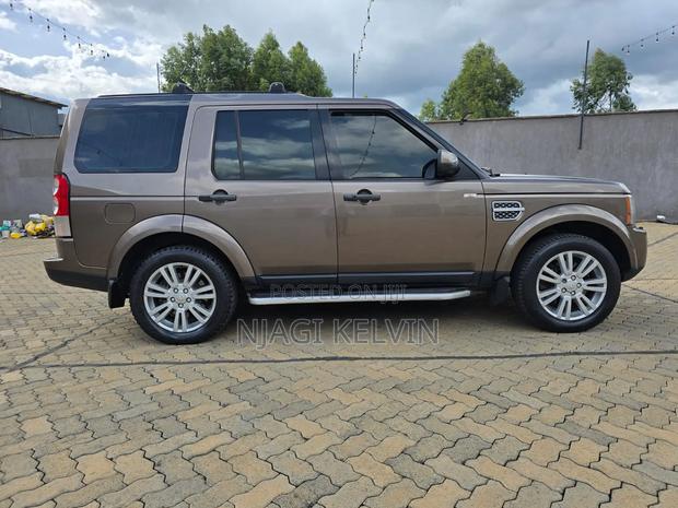 Land Rover Discovery 2010 Gold