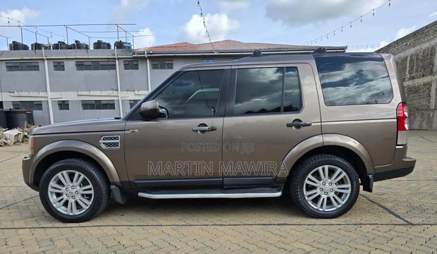 Land Rover Discovery 2010 Gold