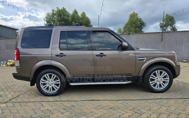 Land Rover Discovery 2010 Gold