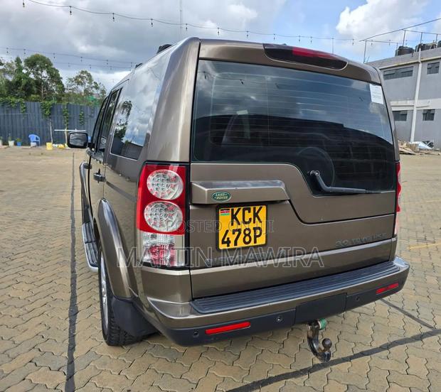 Land Rover Discovery 2010 Gold