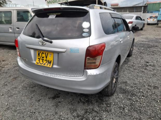 Toyota Corolla Fielder 2011 Silver