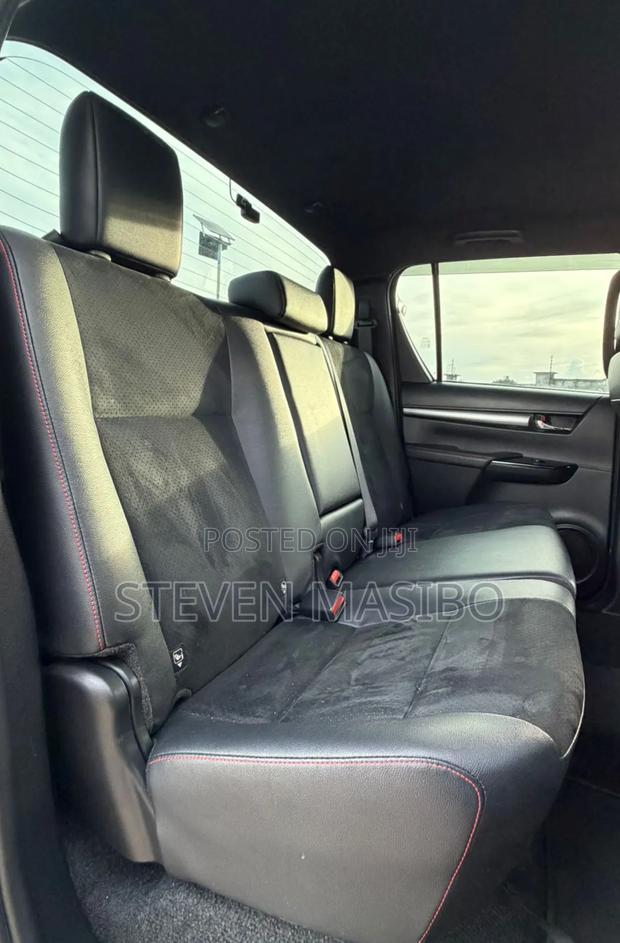 Toyota Hilux 2021 Black