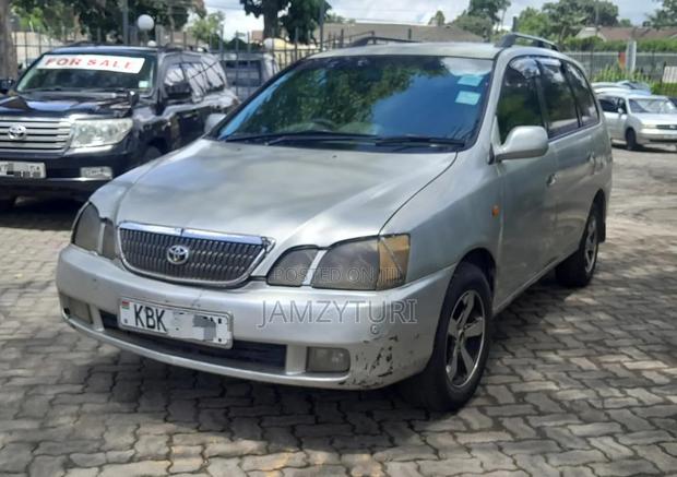 Toyota Gaia 2003 Silver