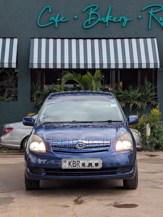 Toyota Sienta 2006 Blue