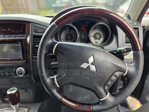 Mitsubishi Pajero 2011 Black