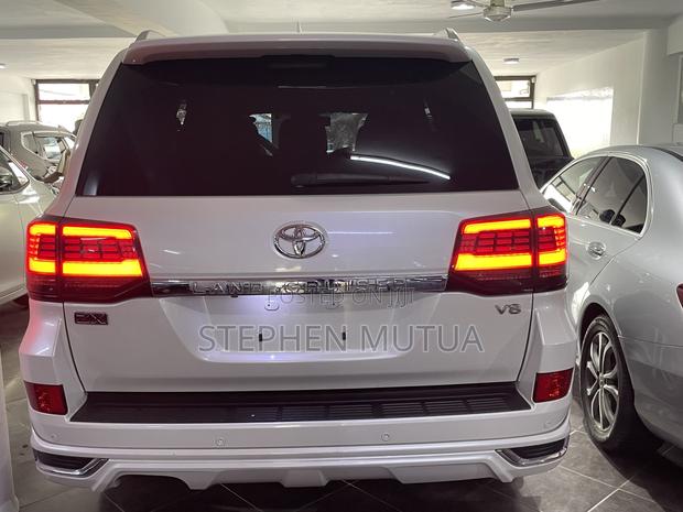 Toyota Land Cruiser 4.6 V8 ZX 2017 White