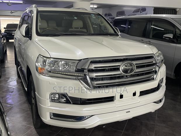 Toyota Land Cruiser 4.6 V8 ZX 2017 White
