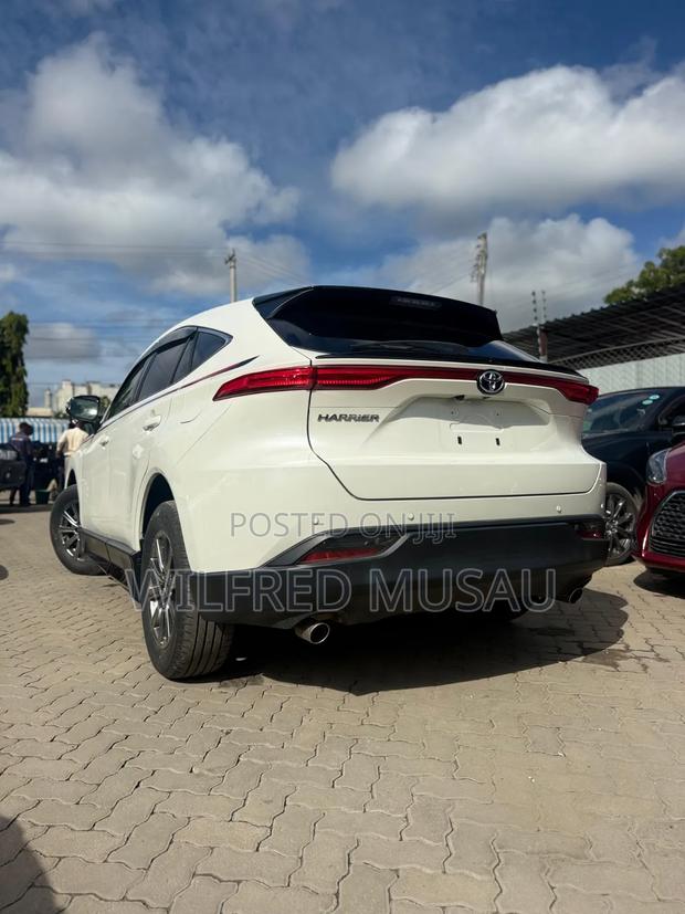 Toyota Harrier 2.0 2021 White
