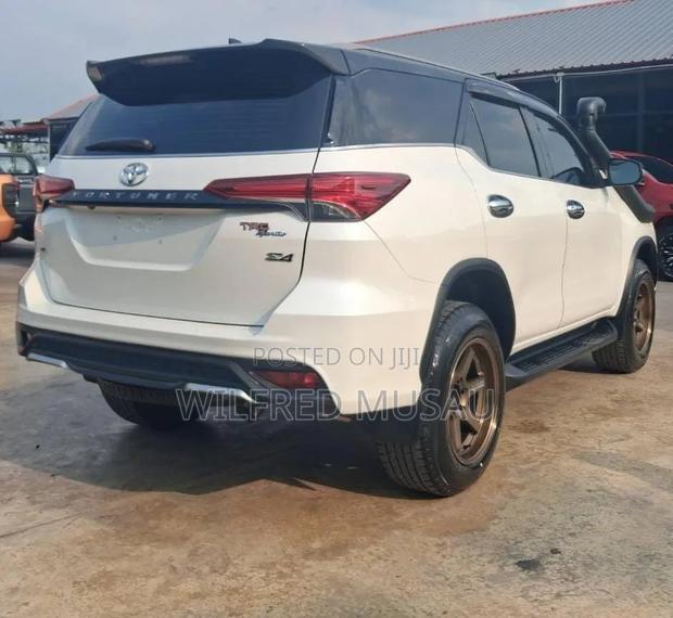Toyota Fortuner 2.8 D AWD 2019 White