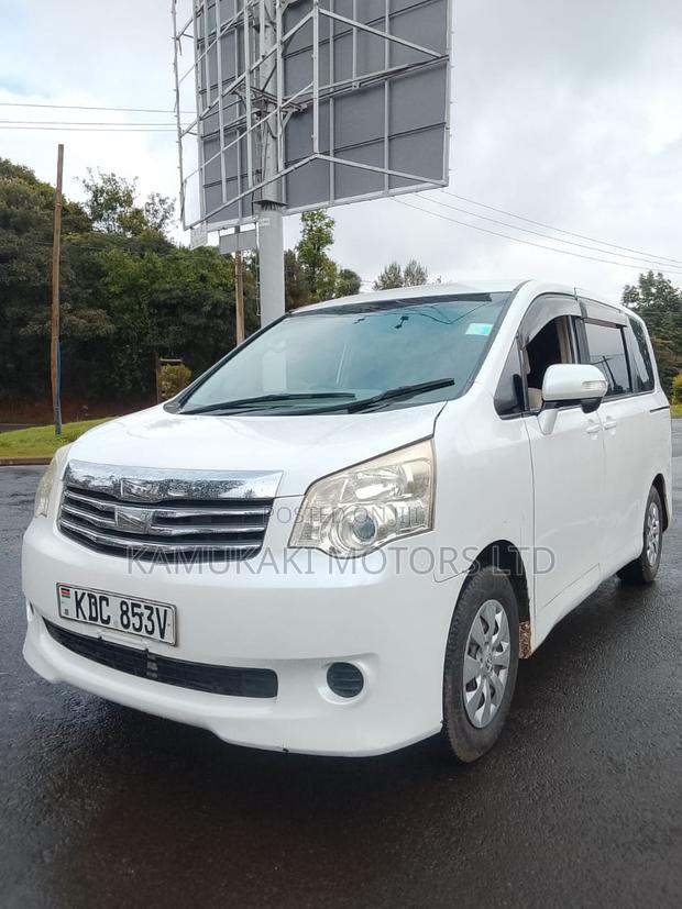 Toyota Noah 2013 White