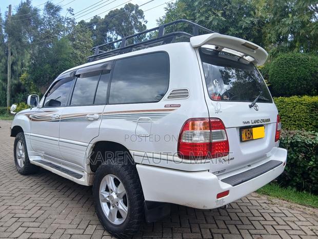 Toyota Land Cruiser 2003 White