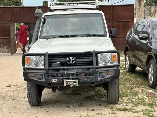 Toyota Land Cruiser 2019 White