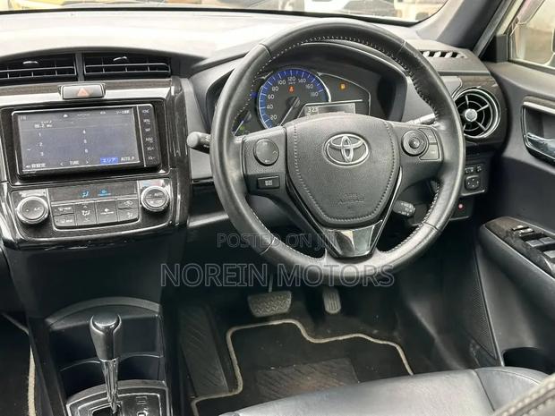 Toyota Corolla Fielder 1.5 Hybrid FWD 2019 Pearl