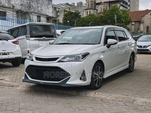 Toyota Corolla Fielder 1.5 Hybrid FWD 2019 Pearl
