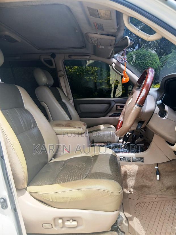 Toyota Land Cruiser 2001 White