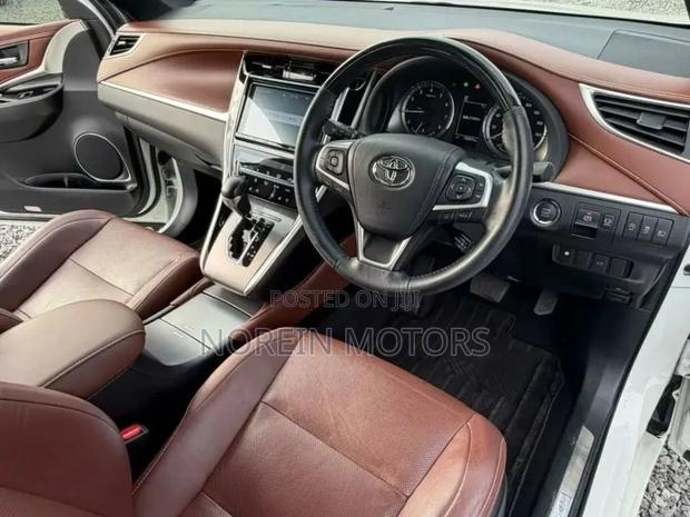 Toyota Harrier 2.0 2019 White